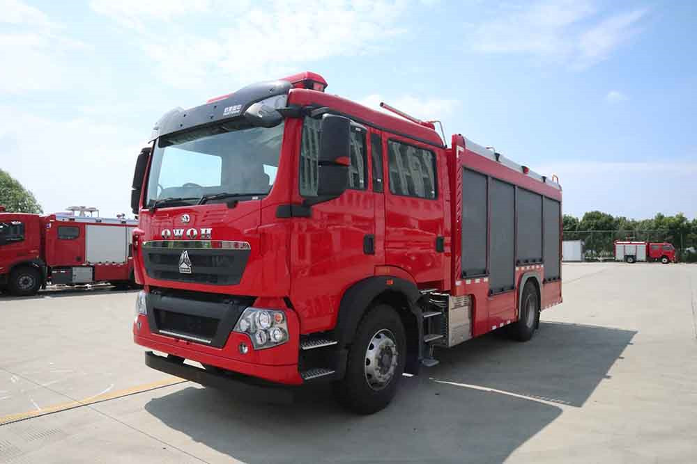 4方纯干粉消防车