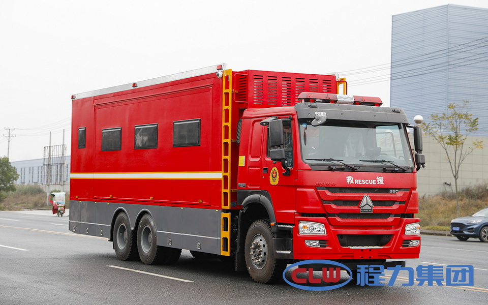 重汽后双桥宿营车