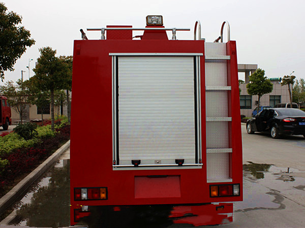 五十铃600P2.5吨水罐消防车